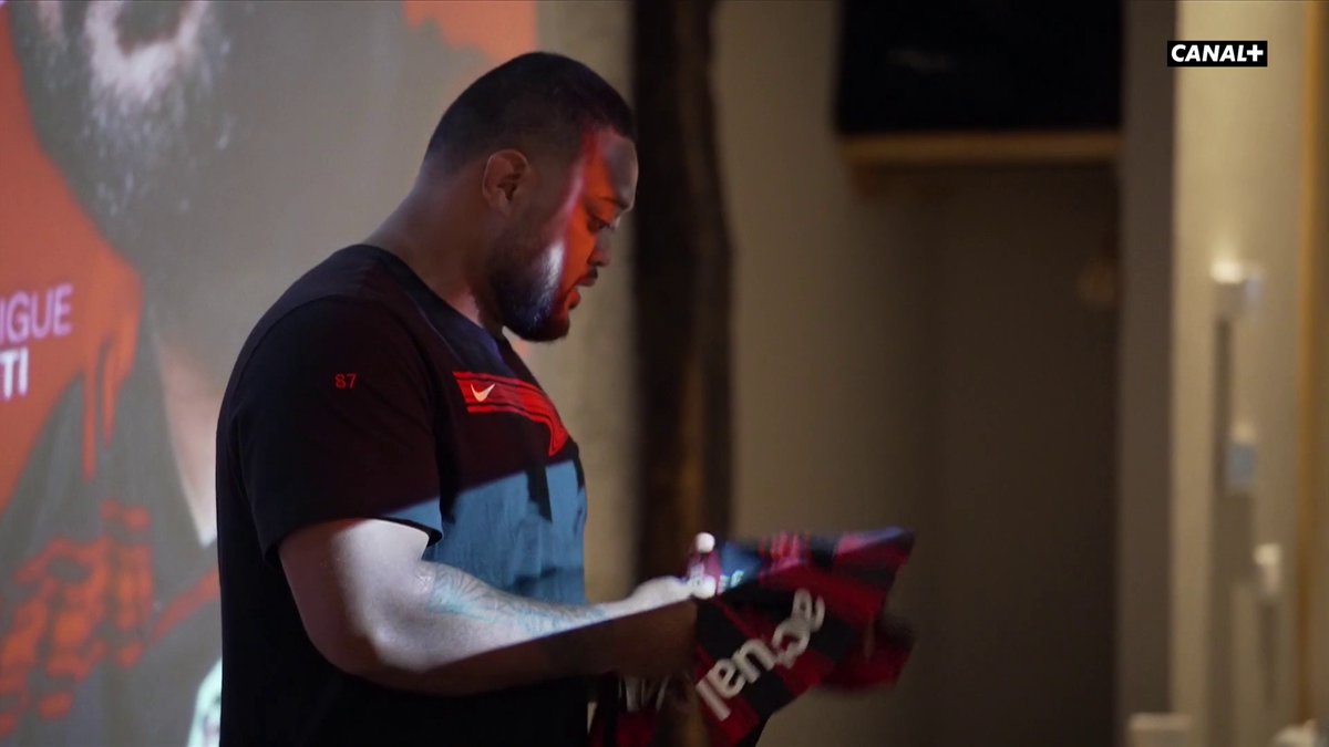 L'émotion de Neti lors de la remise des maillots avant la finale du TOP 14 🥹 "Objectif Brennus : Toulouse seul au monde" est à suivre dès maintenant sur CANAL+ 🔥