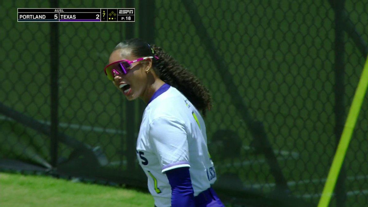 This home run robbery from Jalia Lassiter ❌😤 Her TEXAS VOLTS | AUSL teammates were loving it!