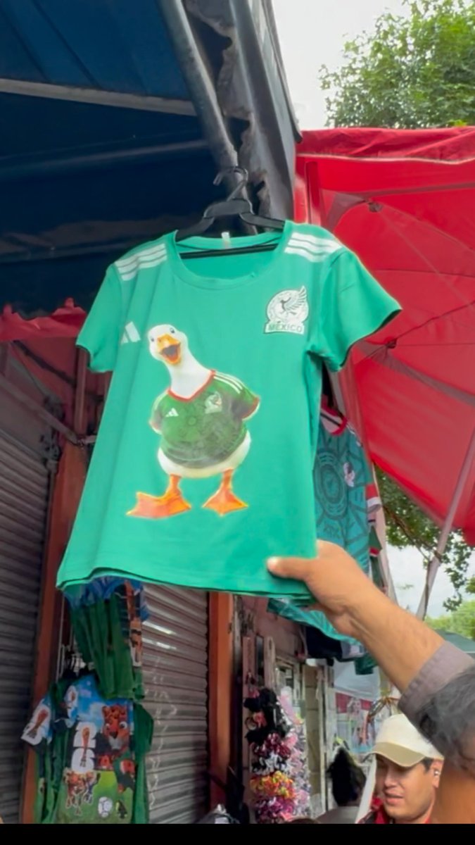 Tepito hizo de las suyas 😅 Ya hay hasta playeras del Pato Merlin en 250 y 300 pesos 🦆