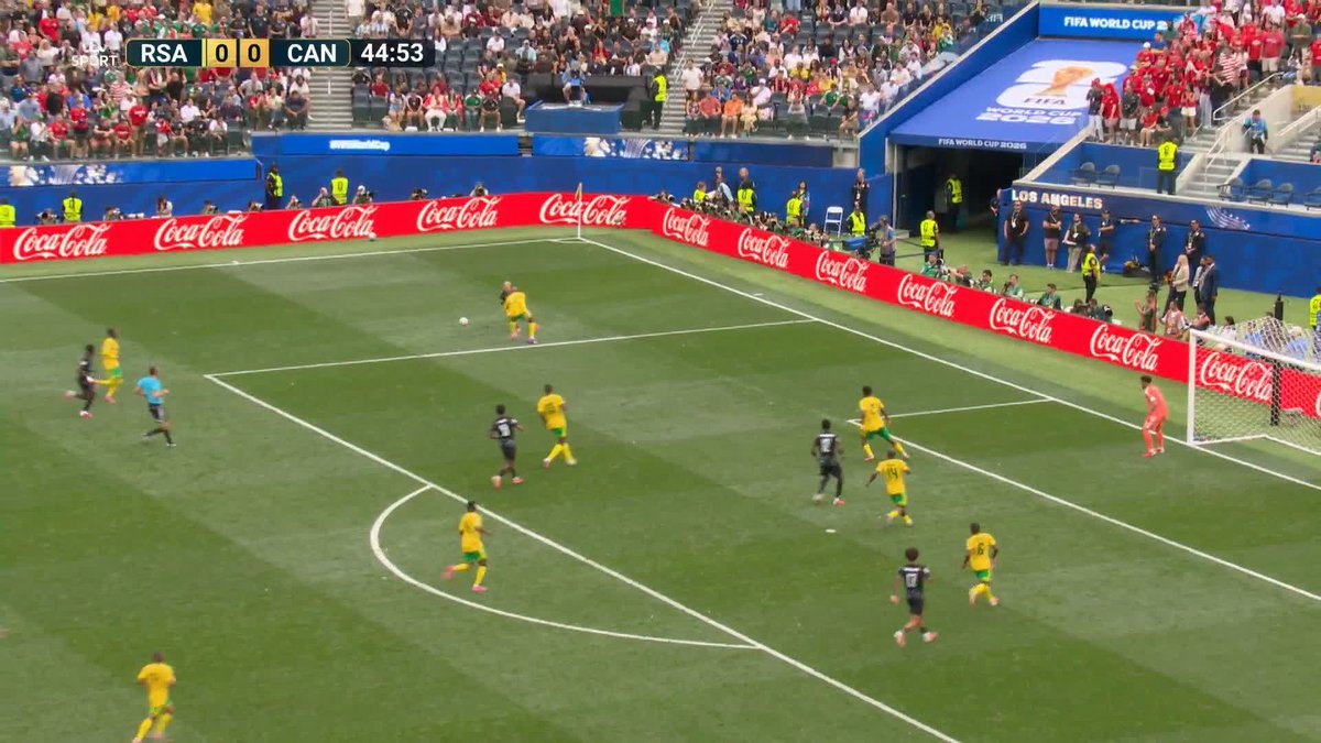 Penalty drama before the break 😬 VAR does not intervene, but should one have been given?