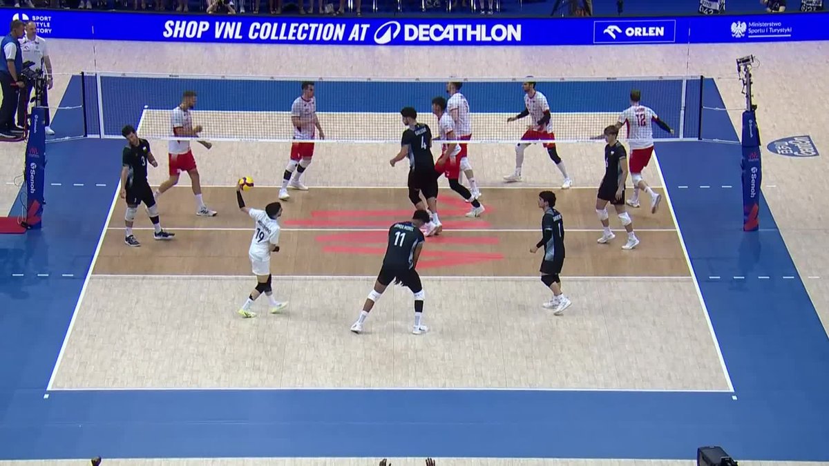 #VNL2026: 🇵🇱 POLAND TURN IT AROUND! 💥 The hosts claim Set 3 and move one set away from victory after another thrilling battle with Argentina in Gliwice. 📺 LIVE on VBTV: 🏐 #BePartOfTheGame #Volleyball