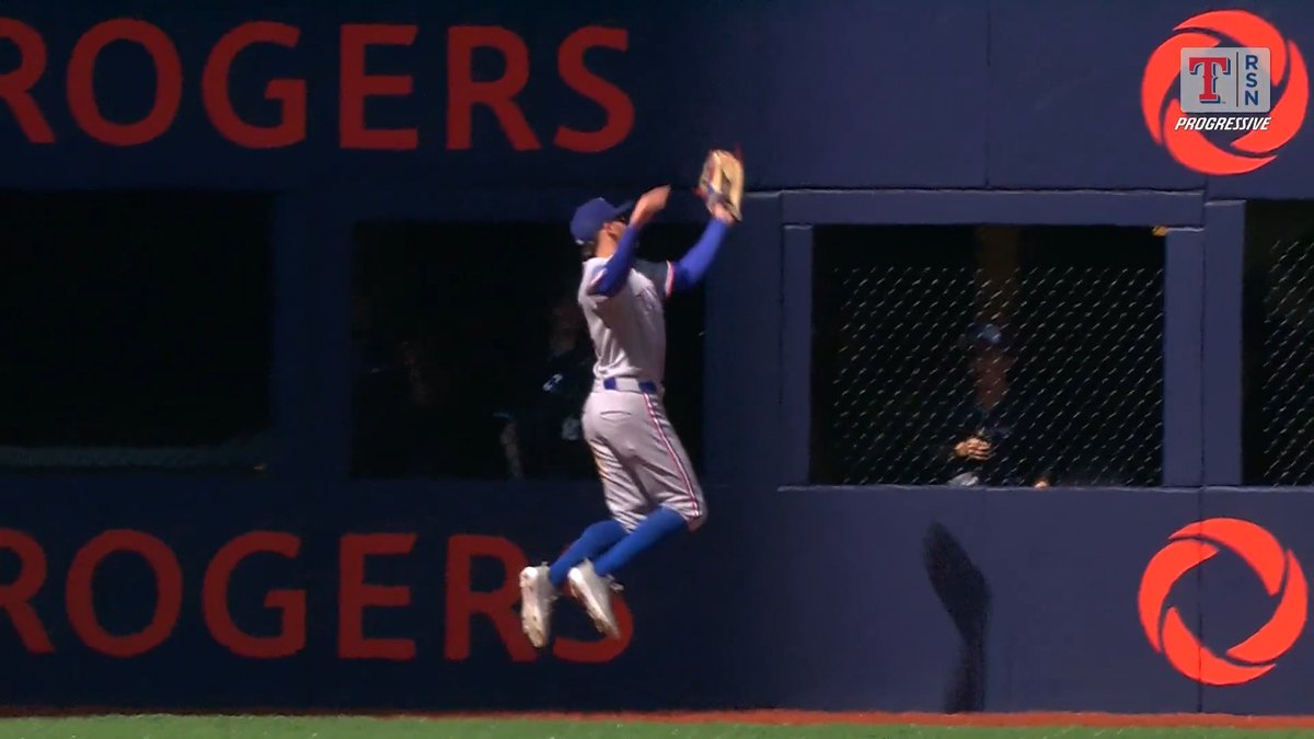 Brandon Nimmo goes ALL OUT to secure the final out of a 4-game sweep for the Texas Rangers!