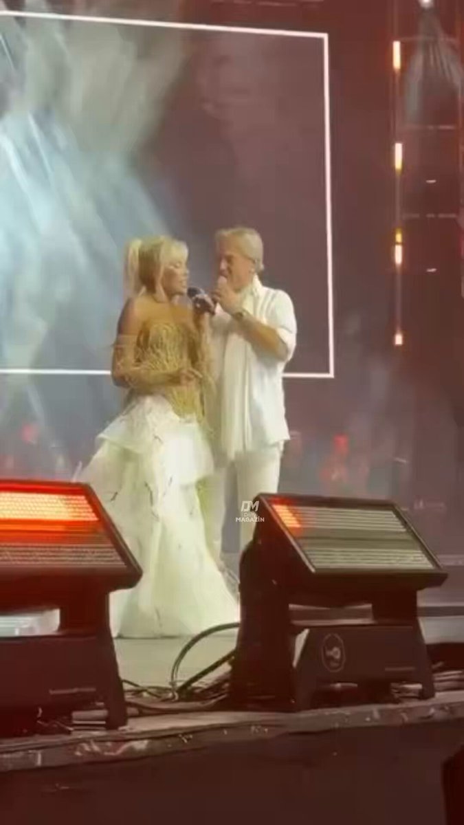 Ajda Pekkan’nın Harbiye Açıkhava Sahnesi’ndeki konserine Neco konuk olarak çıktı.