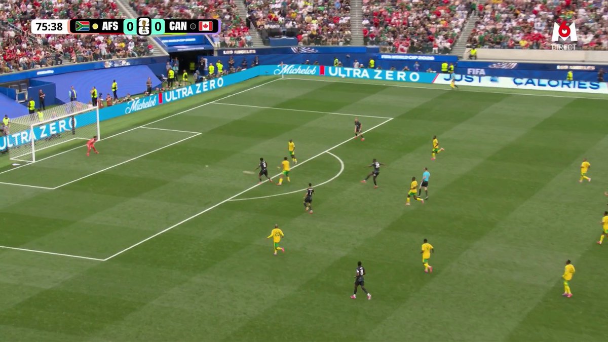 🚨 PROMISE DAVID 🇨🇦 TENTE SA CHANCE À SON TOUR… MAIS ÇA PASSE À CÔTÉ !!! Pourquoi il ne la donne pas à droite ??? 🎥 M6 - Coupe du Monde de la FIFA 2026™