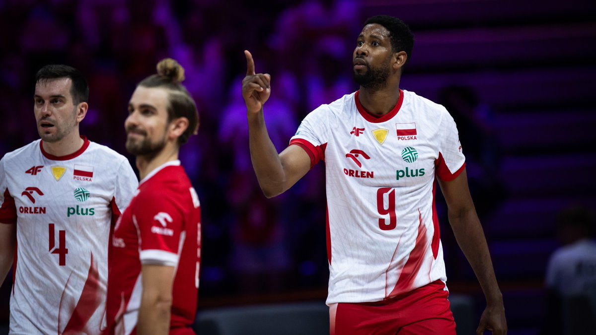 #VNL2026: POLAND 🇵🇱 RALLIES PAST ARGENTINA 🇦🇷 TO CLOSE OUT WEEK 2! 🔥 Poland came from a set down to defeat Argentina 3-1 in front of more than 11,000 fans in Gliwice, bringing Week 2 to a thrilling conclusion.