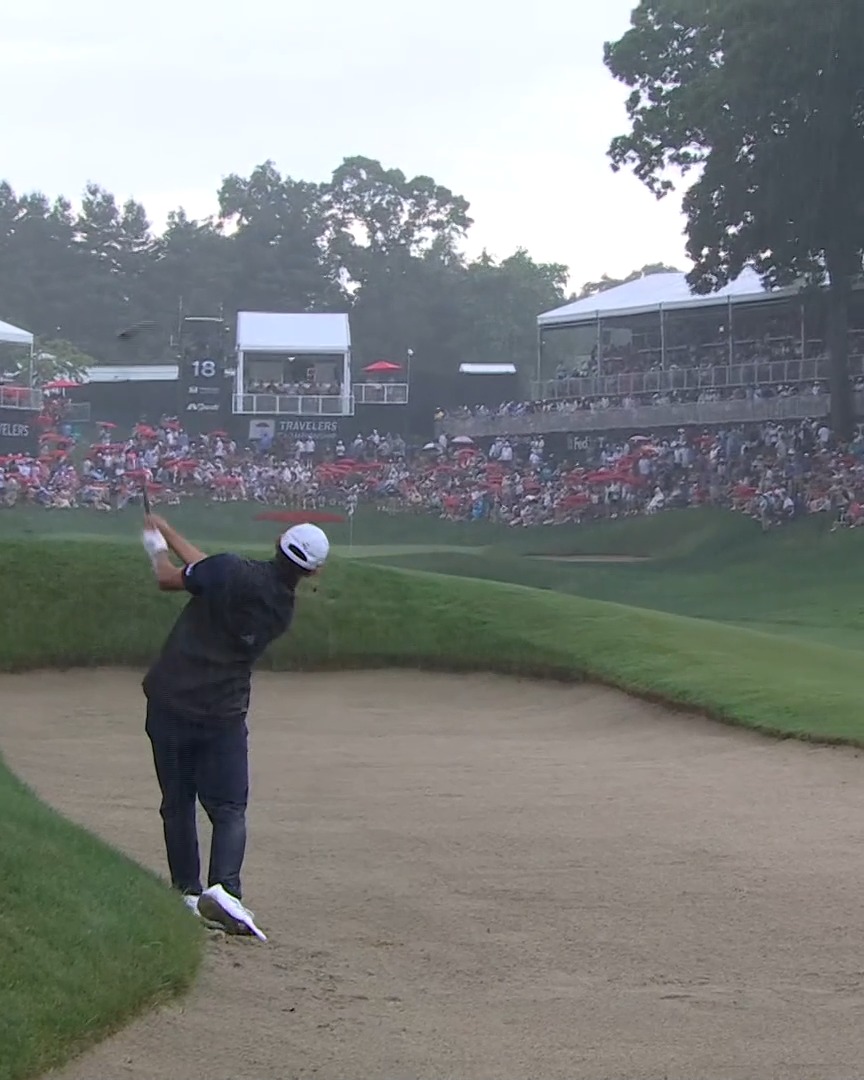 BIRDIE AT LAST TO TIE LEAD IN RAIN 🤯 Collin Morikawa birdies No. 18 to tie Scottie Scheffler at -20 TravelersChamp.