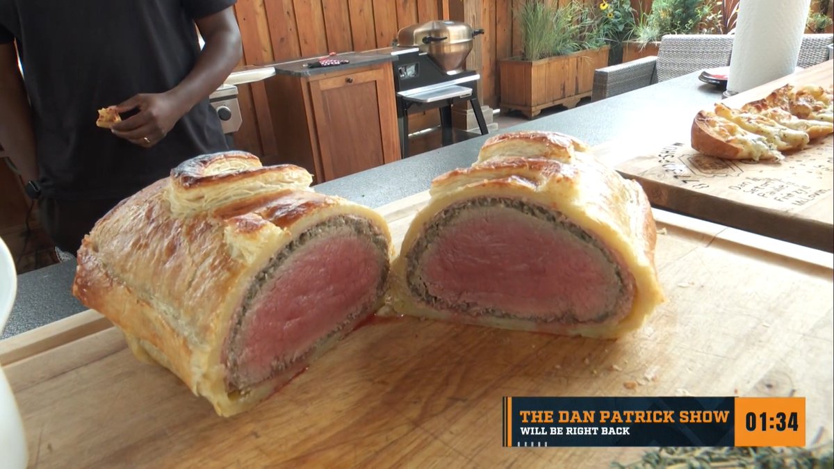 Red, white, and Beef Wellington. Courtesy of Heartland Steak Co. — because nothing says celebrating the USA quite like this. Right, @DylanGrady_PHD? #PARTNER