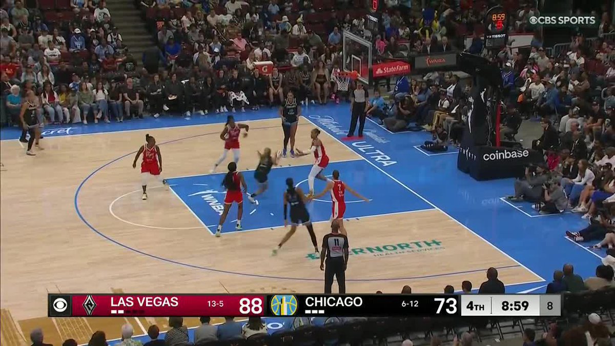 No wasted dribbles. Just beautiful offense from the Chicago Sky 😍