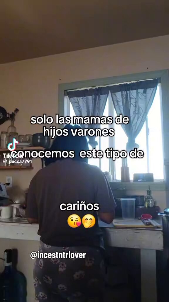 Así deberían de dar cariños todas las madres 😊