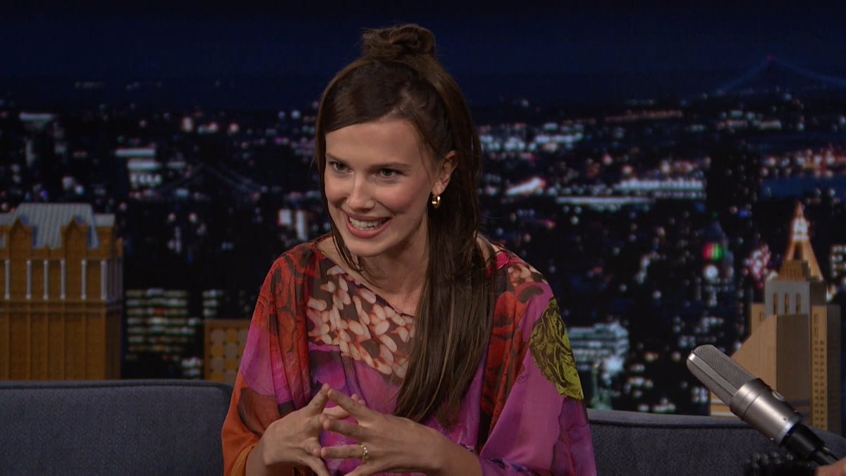 Millie Bobby Brown wore black for the entire stranger things 5 press tour because she was “mourning” Eleven 😭 #FallonTonight #StrangerThings5