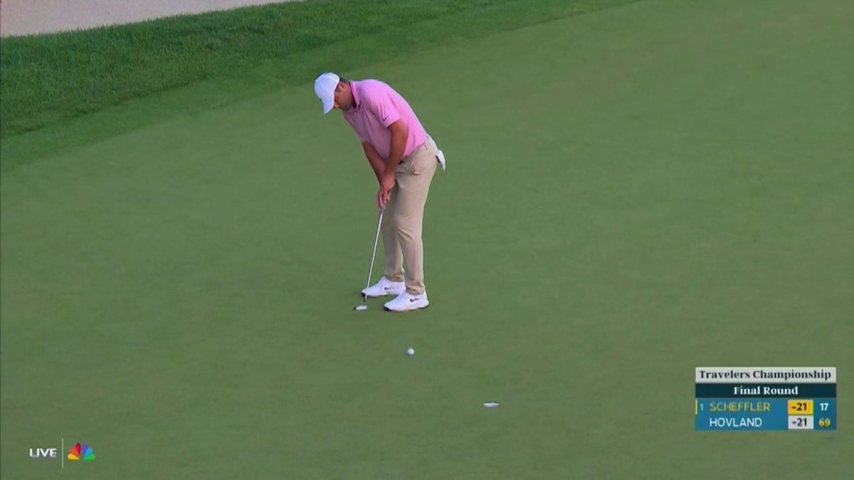 SCOTTIE SCHEFFLER ICE-COLD IN NEAR DARKNESS 🥶🇺🇸 Clutch par save on 18 to force a TravelersChamp playoff vs. Viktor Hovland on Monday 📺 NBC