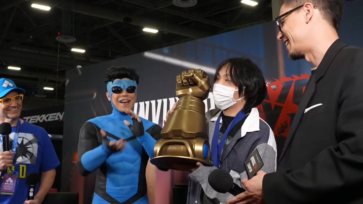 We got Aleks Le | MARK 🐝 in INVINCIBLE VS awarding our first ever Evo champ ∵異邦人の夢 the Gauntlet🦾