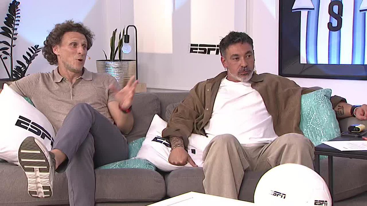 Diego Forlán y el recuerdo de la tanda de penales ante Argentina en cuartos de la Copa América 2011. 🤟🏻 #ESPNMundial | #LaCasaDelKun 📺 Mirá los mejores partidos de la #FIFAWorldCup por ESPN, en el Plan Premium de #DisneyPlus