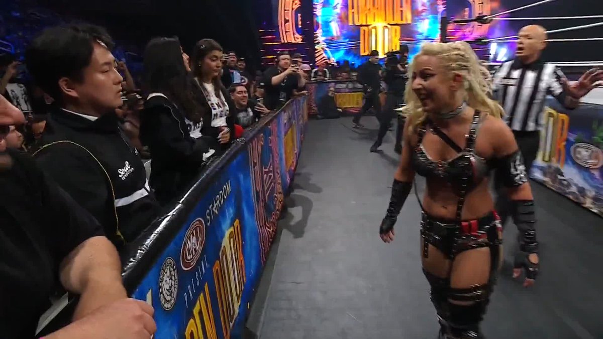 .Thekla テクラ wastes no time getting in the face of スターダム✪STARDOM President Okada at ringside! Watch #ForbiddenDoor LIVE on HBO Max PPV