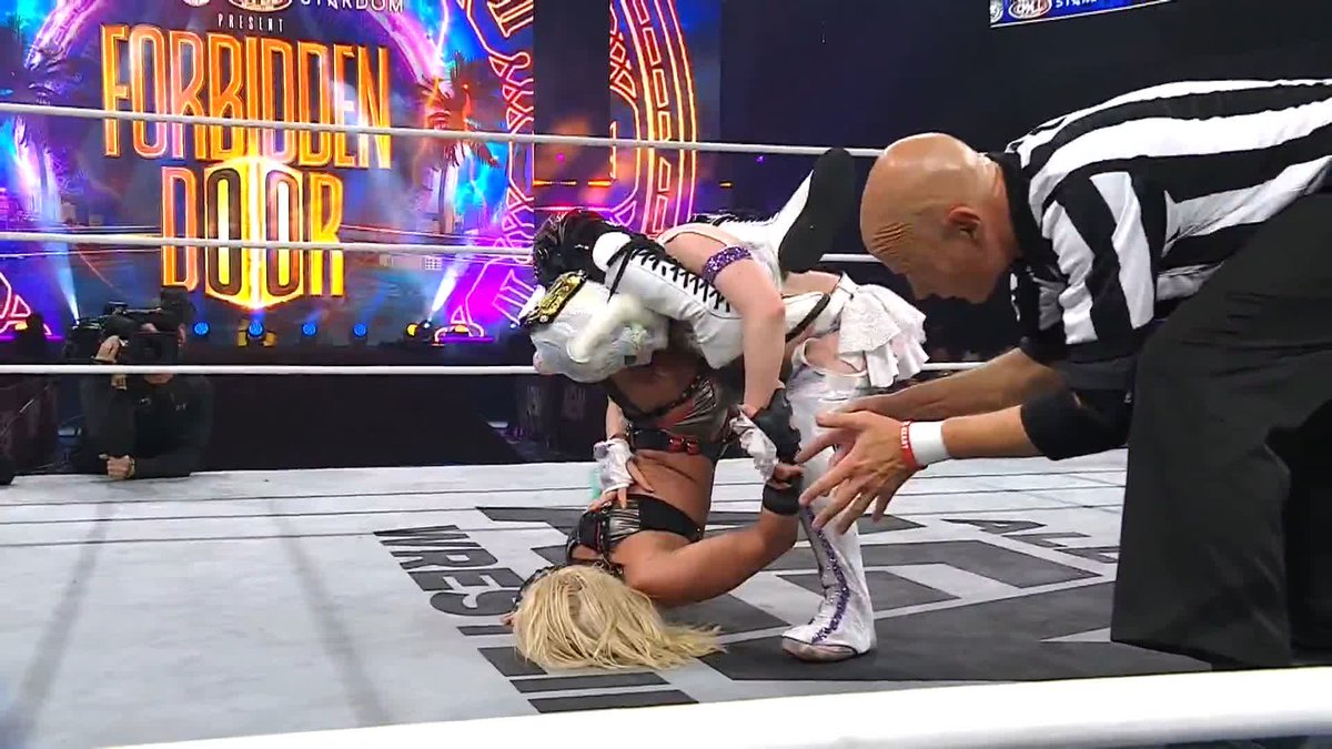 The momentum keeps building for スターダム💙スターライト・キッド🐯🤍 as she puts the pressure on the champion! Watch #ForbiddenDoor LIVE on HBO Max PPV