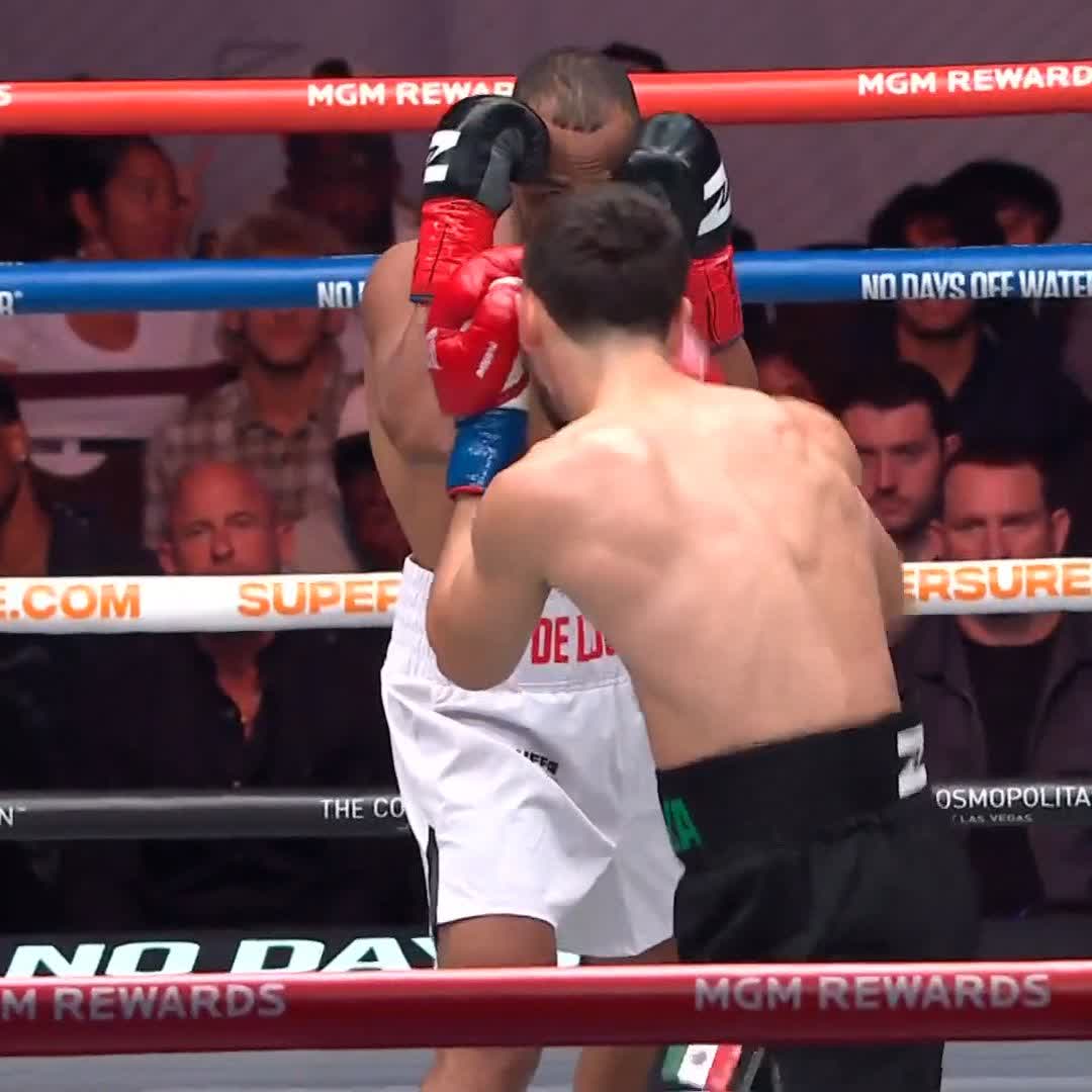 🔥 Para verlo 10 veces y volver a emocionarse 😨 De forma espectacular el mexicano 🇲🇽 José "Rayo" Valenzuela Jose el Rayo Valenzuela noqueó a su rival en el segundo round #ZuffaBoxing | Ver en vivo por Paramount+ Deportes