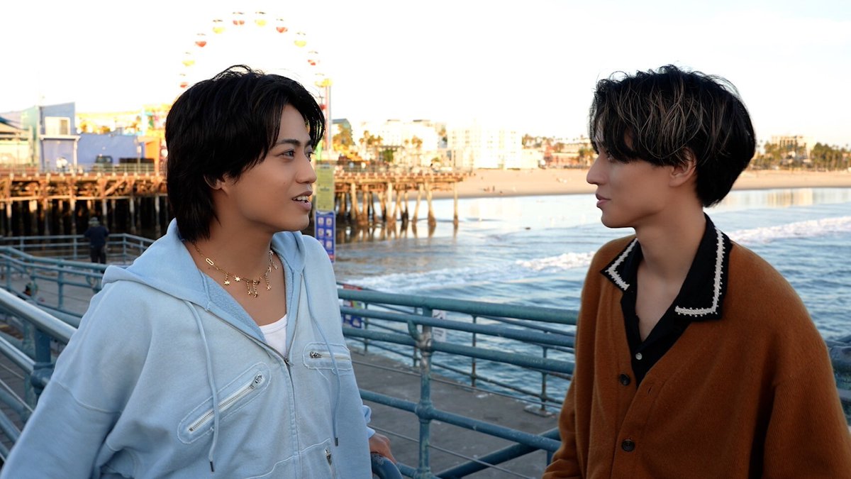 『King & Princeがまちあわせ in LA』 まちあわせミッション1つ目を終えた #KingandPrince からコメント☀️ ⠀ 「冒険してる気分」「RPG感がある」と 広いLAでの“まちあわせ”にドキドキの様子🌟 ⠀ 新エピソードは毎週水曜16時より配信🌴 ⠀ #ディズニープラス #ディズニープラスでキンプリとまちあわせ