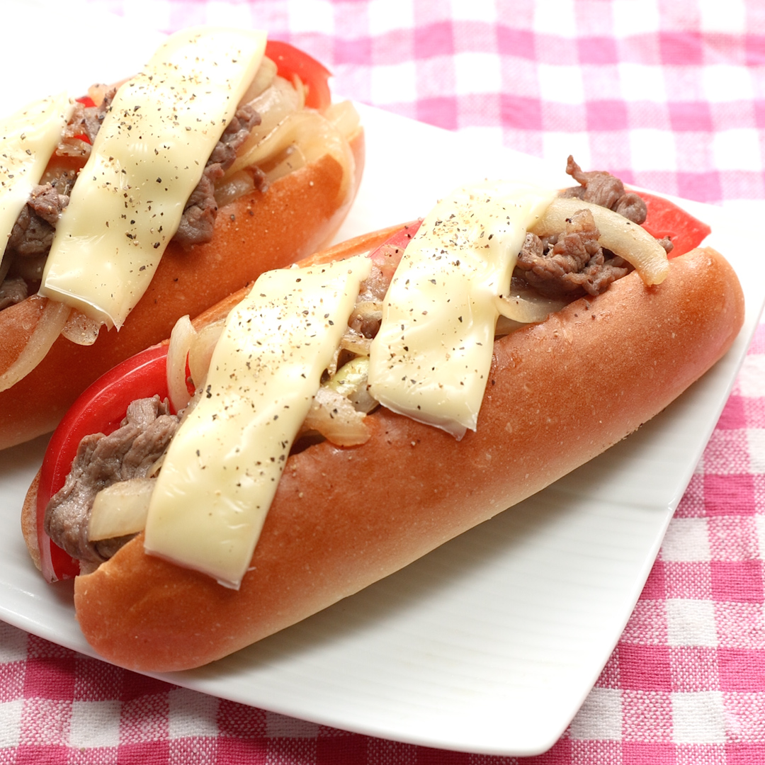 【挟むだけで大満足♪】牛肉たっぷり!スタミナホットドッグが背徳級にうまい♡ Collaboration With DAIGOも台所/Cheesesteak Sandwiches🌭🥩