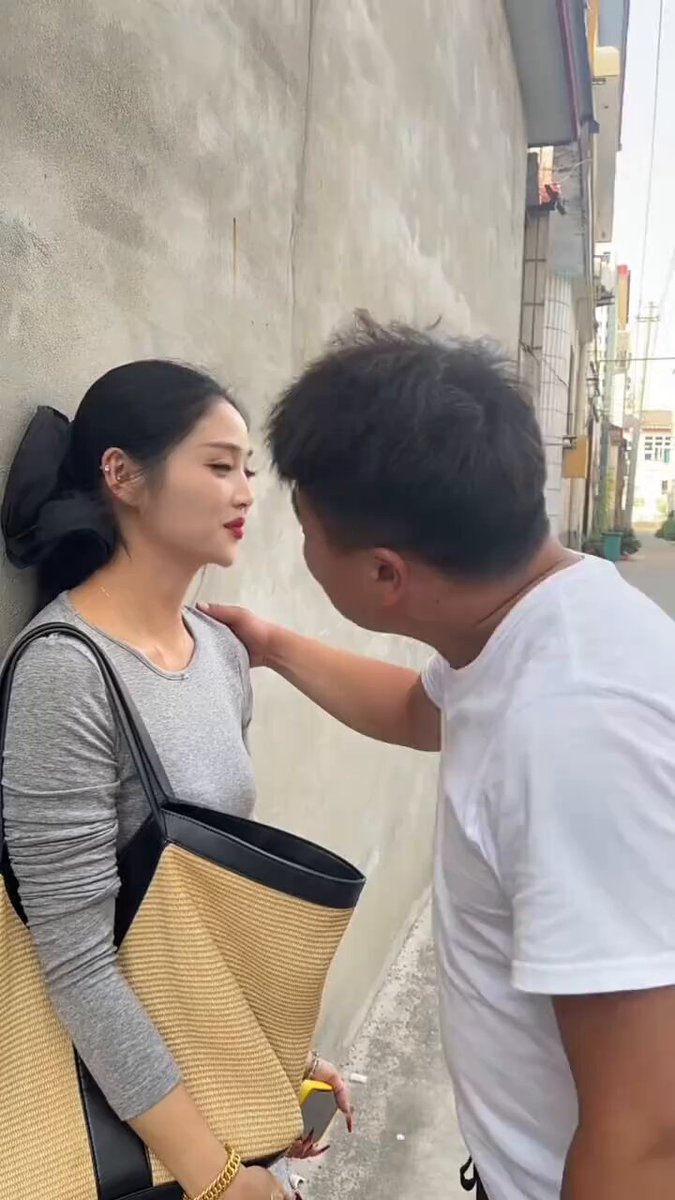 摆拍归摆拍，笑点是真笑点。🤣