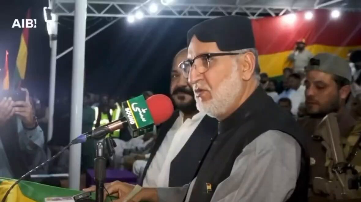 موږ عبث اوښکې نه تویووو زموږ وار ستا پلار ته نه دی ورپاتې شوی هغه هم دلته بې ګناه خلک ووژل خو نامراده ناامیده ټیټې سترګې وتښتیدو. د دنیا په جنګي تاریخ کې لومړی ځل ٩٠ زرو مسلحو منظمو پوځیانو نه یواځې خپلې وسلې وغورځولې بلکې پتلونونه یې هم وغورځول #second_Israel