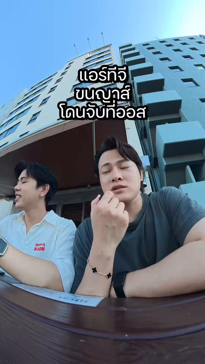 แอร์การบินไทย ขนญาส์เข้าออส โดนจับ ติดคุกเรียบร้อย แหล่งข่าวบอกว่าทมาหลายครั้งแล้ว (ที่เค้าเล่ามานะ) ก่อนหน้านี้ เมื่อเดือนที่แล้วก็มี ลูกเรือผช โดนให้หิ้วของแล้วมีญาส์สอดไส้มาในของที่ฝากหิ้ว (แต่จับได้ที่สนามบินภูเก็ต) เรื่องนี้ ถ้าน้องแอร์ทำจริงด้วยความตั้งใจ ก็ถือว่าสมควรแล้ว แต่ถ้าสุดท้ายแล้วเป็นการโดนสอดไส้เหมือนเหตุการณ์เมื่อเดือนก่อน ก็ขอให้สุดท้ายผ่านไปได้ด้วยดีนะคับ