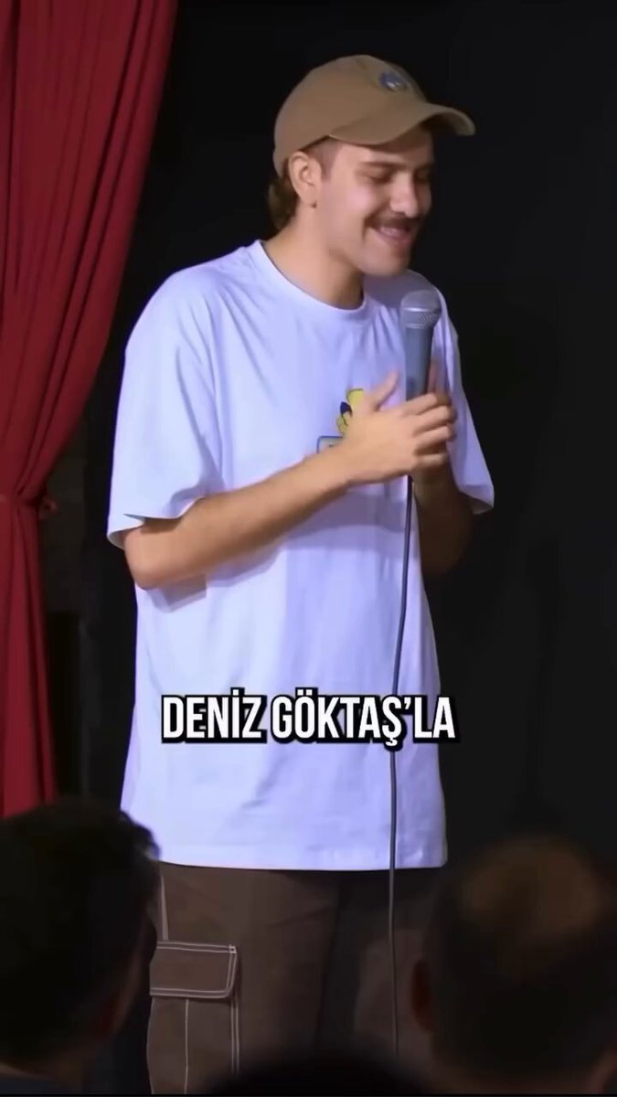 Deniz Göktaş, komedyen olmak isteyen heyecanlı bir genci zararsız ve komik bir şakadan dolayı PARA PUL mevzusu üzerinden rencide ediyor.