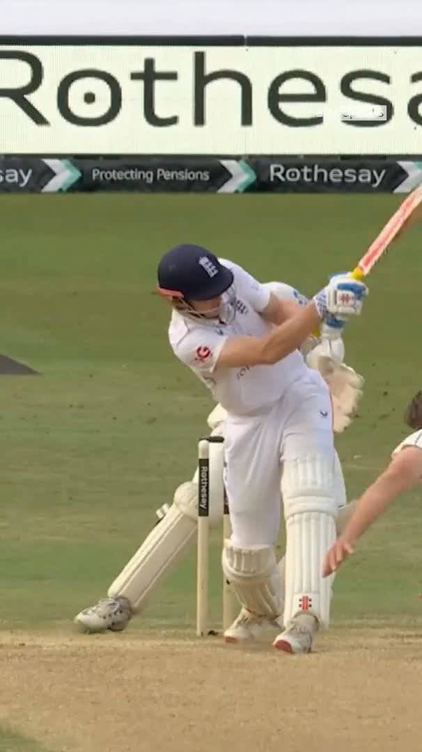"What are they doing?" 😵‍💫 New Zealand's players were picked up on the stump mic last night mocking Harry Brook's dismissal 👀
