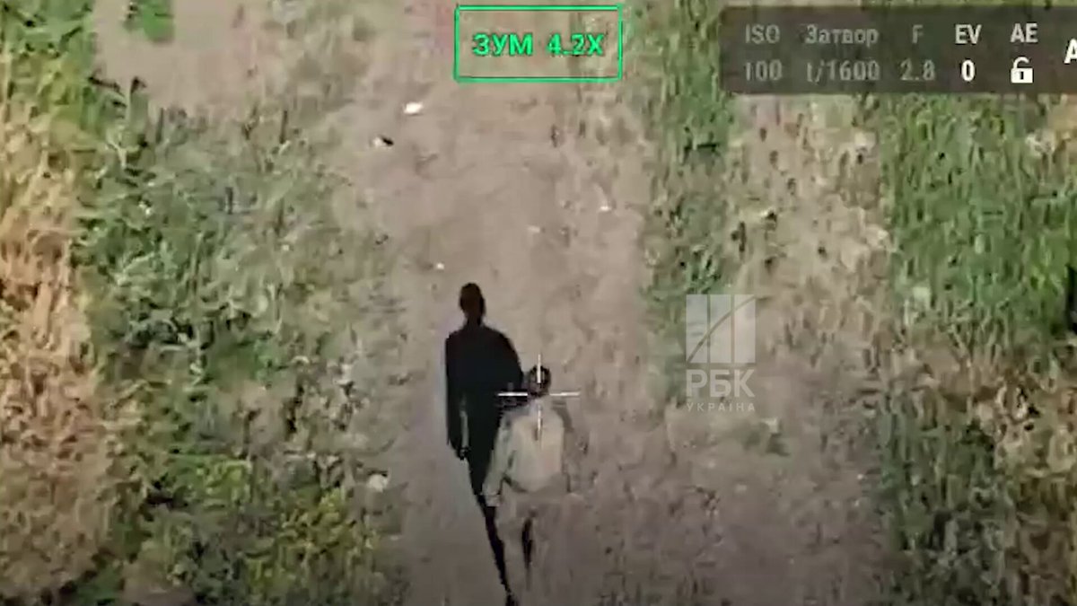 🎥Soldiers of the "Skelya" regiment used a drone to force a Russian soldier to surrender