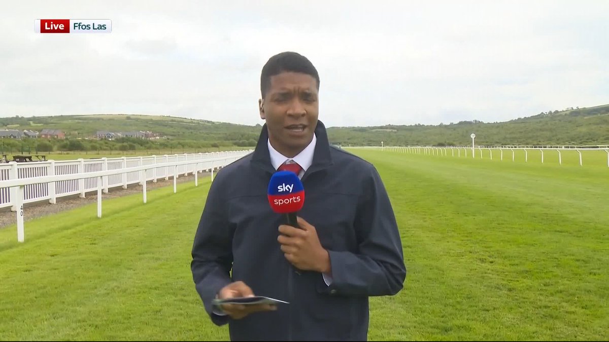 "I feel like we have to be very careful who we listen to during these debates!" 👀 Disagreement between Callum Helliwell and Laurent B. on whether geldings should be able to run in the Arc...