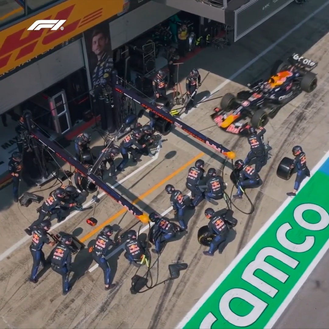 Precision under pressure 👌 👏👏 Oracle Red Bull Racing #F1 #AustrianGP