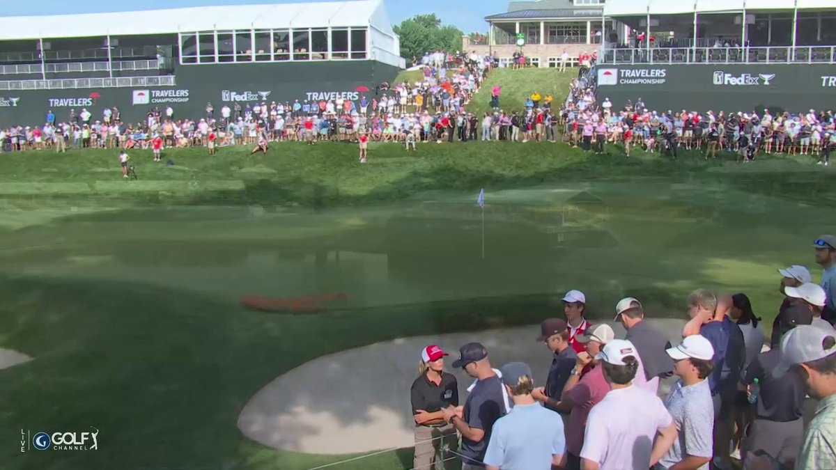 The crowd on 18… SCOTTIE. VIKTOR. GO TIME.