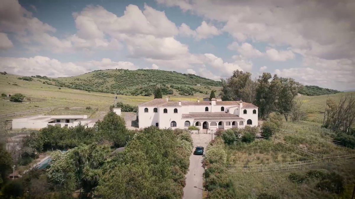 AVANCE | 💥Nunca antes una cámara de televisión ha conseguido cruzar la verja de Cantora. HASTA HOY. El próximo miércoles 8 de julio a las 23:00h en Telecinco, ESTRENO de 'El precio de... Cantora', con Santi Acosta