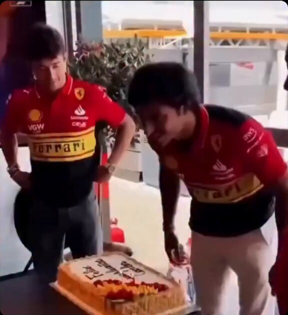 Formula 1 pilotunun boynuna güç uygulamaya çalışan adam 😃
