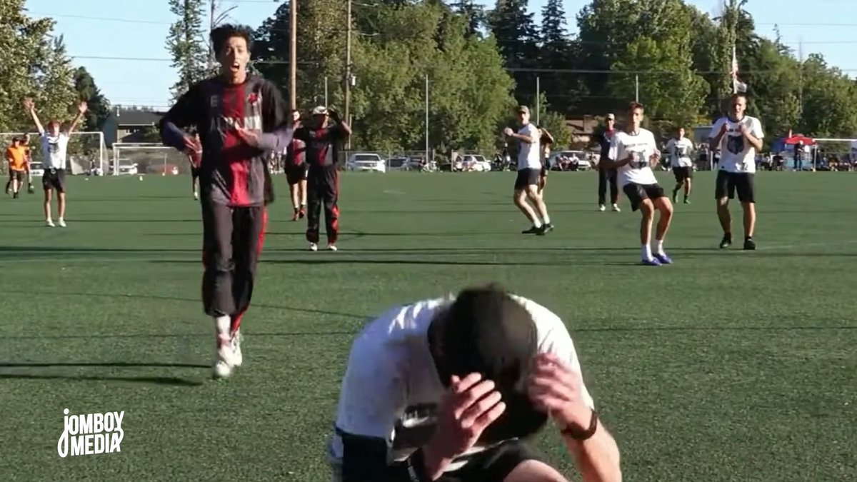 Ultimate frisbee player starts celebrating before his teammate drops the pass, a breakdown