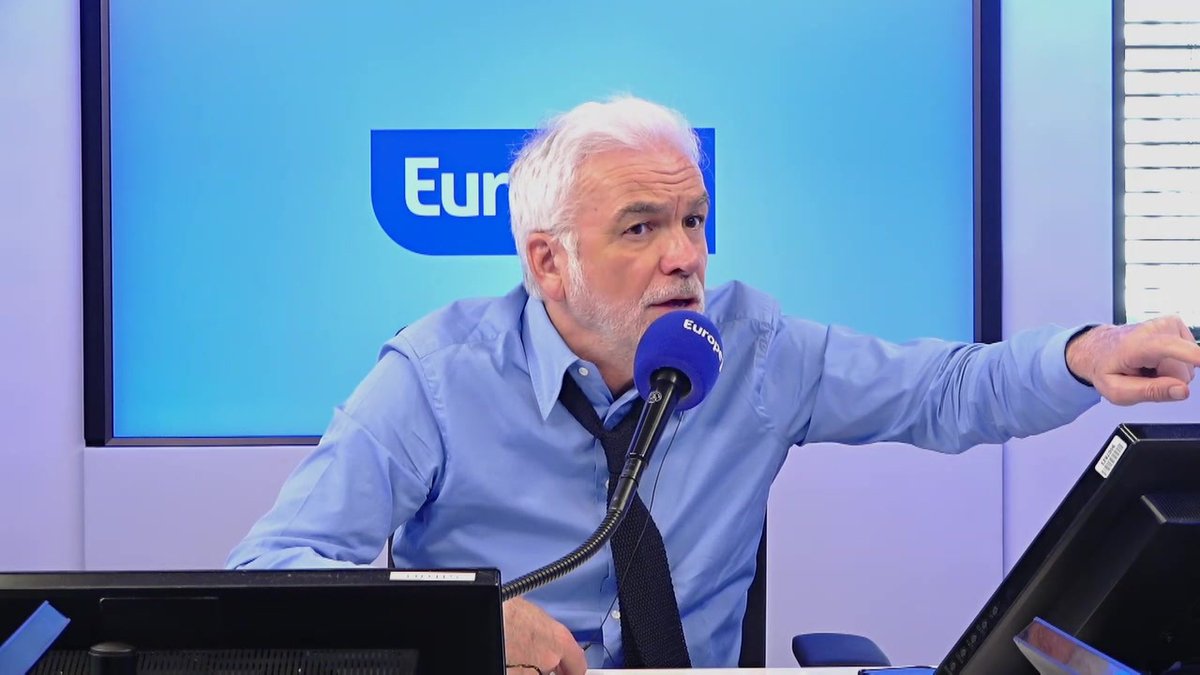 "J'ai lu les copies du collège Louis-le-Grand des élèves de sixième il y a 50 ans, je lisais de la littérature" raconte Didier Lemaire, professeur de philosophie 🎙️ Au micro de Pascal Praud sur #Europe1 dans #PascalPraudEtVous