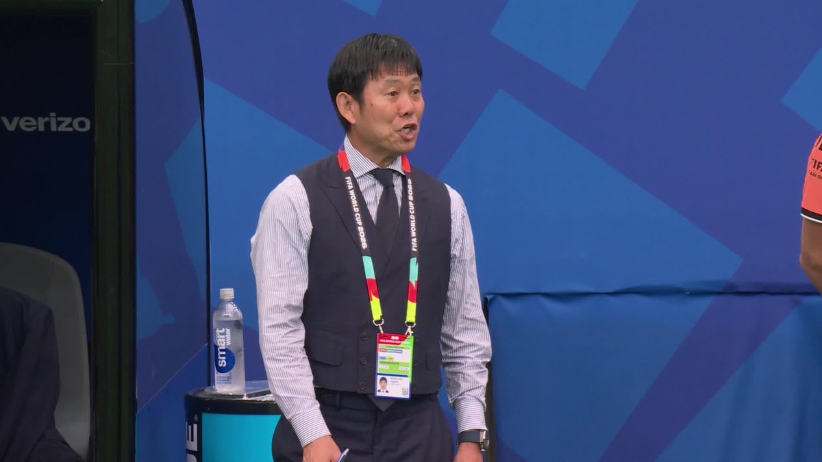 🔥熱い抱擁🔥 佐野海舟の先制弾直後 森保一監督と名波浩コーチのハグ 🏆️#FIFAワールドカップ ラウンド32 🆚ブラジル×日本 📱#DAZN 登録不要で無料ライブ配信中 #本気で楽しむならDAZN コカ･コーラ