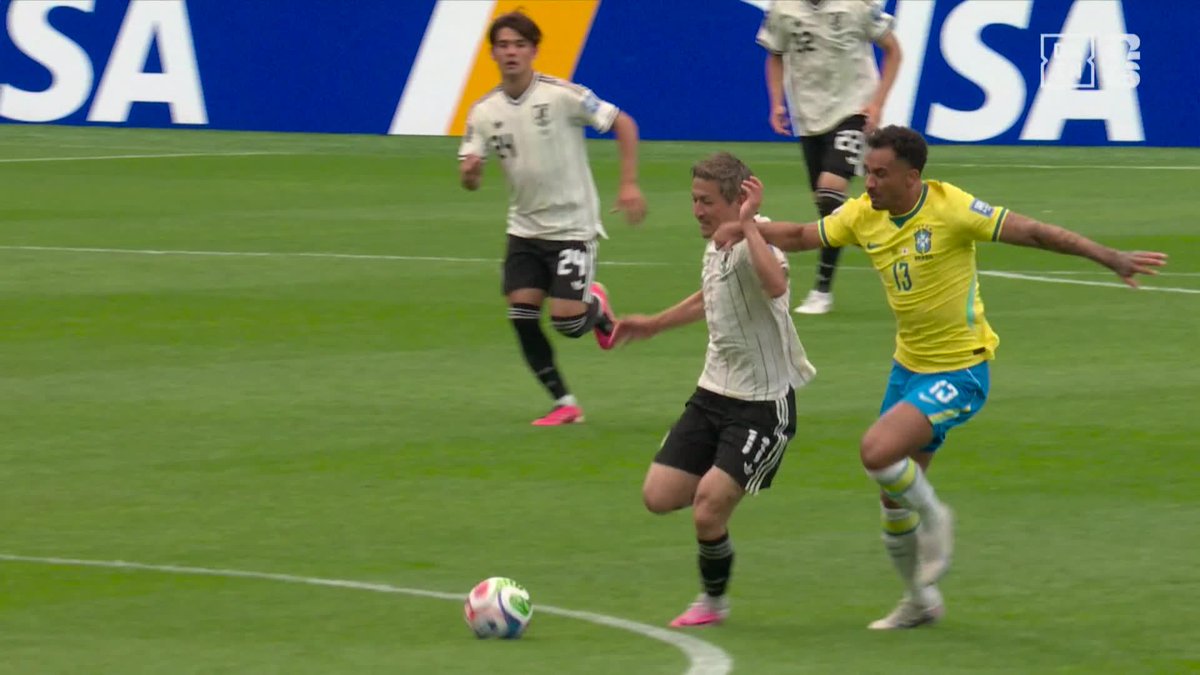 前田大然が圧巻のドリブル！ 日本のスピードスターがブラジル相手に躍動⚽️ 🏆️#FIFAワールドカップ ラウンド32 🆚ブラジル×日本 📺DAZNで無料ライブ配信中（登録不要） #本気で楽しむならDAZN コカ･コーラ
