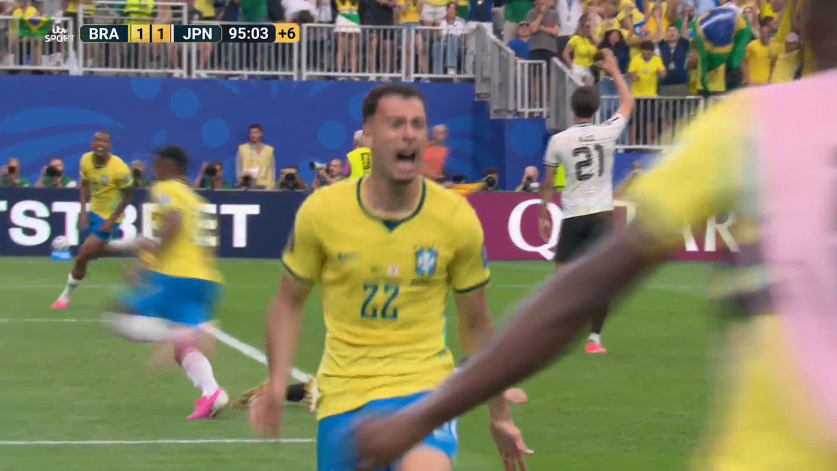 Brazil steal it right at the death 🇧🇷 Gabriel Martinelli surely wins for his country in the 96th minute...