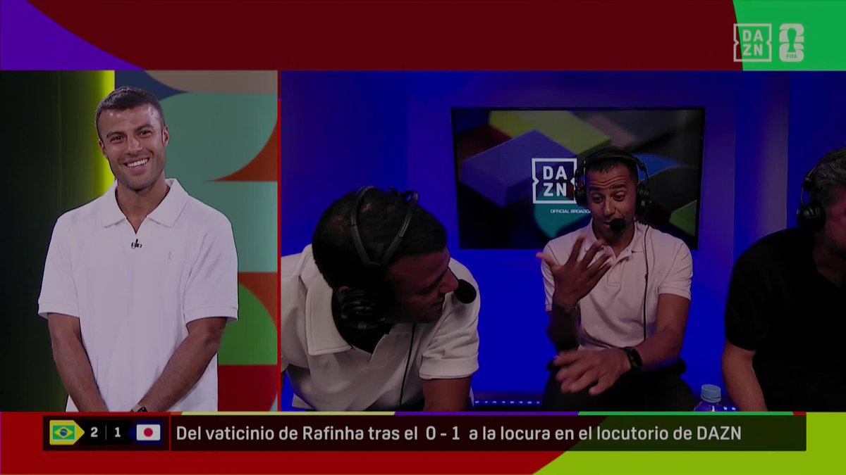 Rafinha no se ha podido contener con el gol de Martinelli 🤣 #DAZNMundial #FIFAWorldCup