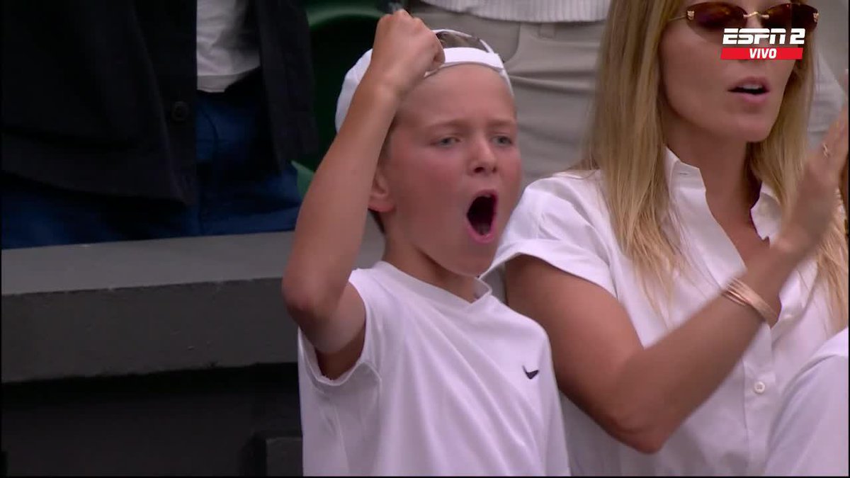 ¡Break point y así lo festeja Stefan Djokovic! 🥹💪 📺 Mirá #Wimbledon en el Plan Premium de Disney Plus.