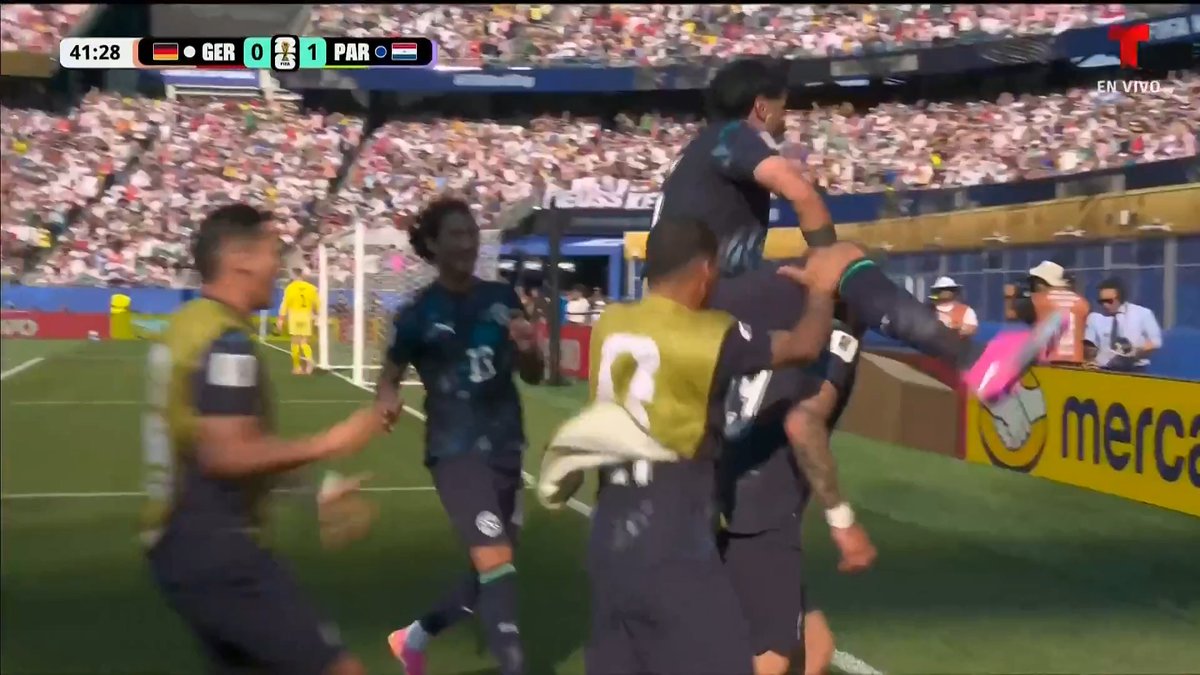 ¡¡¡GOL DE PARAGUAY!!! ¡¡¡LE ESTÁN PEGANDO A ALEMANIA!!! ¡¡¡SORPRESA!!! Julio Enciso remata de cabeza dentro del área tras una extraordinaria jugada… ¡1-0!