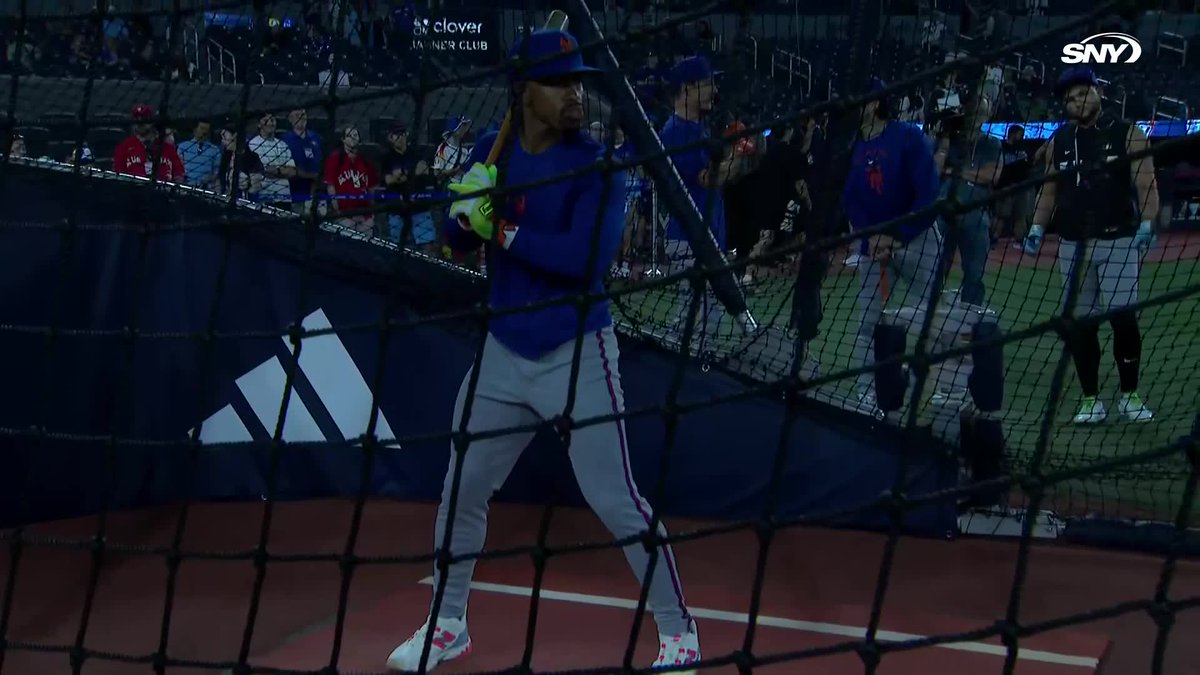 Francisco Lindor gets reps💪