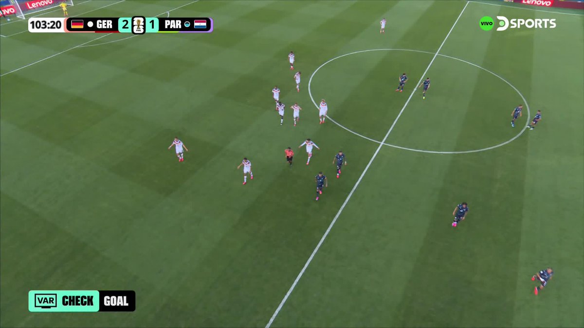 ¡RESPIRA PARAGUAY! El VAR anuló el 2-1 de Alemania por esta falta a Orlando Gill antes del gol y todo sigue 1-1 en el duelo por los 16avos de final de la Copa Mundial de la FIFA.