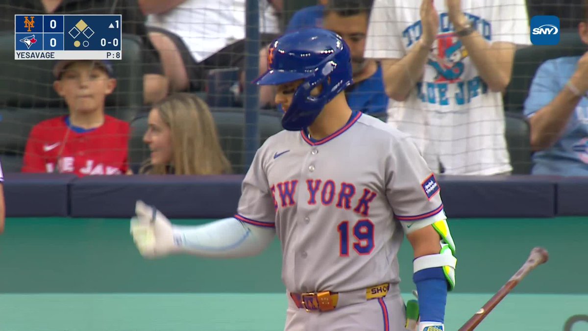 Bo Bichette receives a standing ovation ahead of his first AB back in Toronto