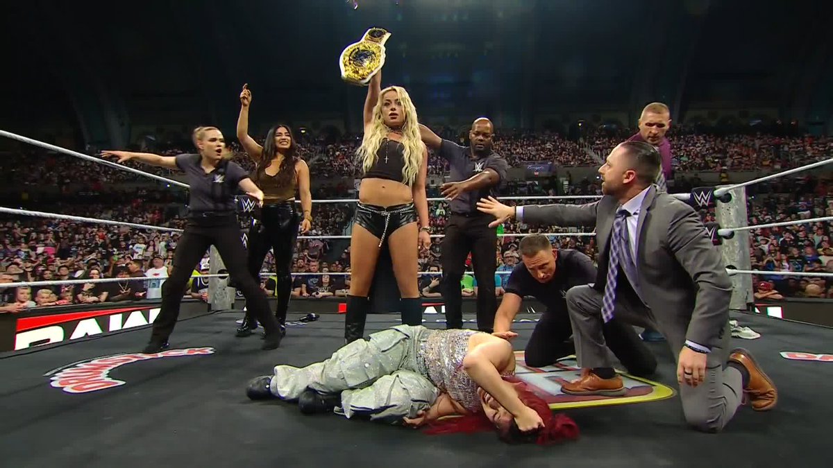 The Judgment Day with a VICIOUS assault on IYO SKY 😩 And @yaonlylivvonce stands tall!