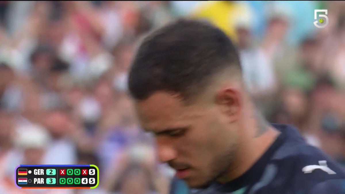 Paraguay acaba de hacer historia al eliminar a Alemania en penales, miren cómo lo festejan todos los paraguayos es imposible no emocionarte. Es el mejor Mundial de todos los tiempos.