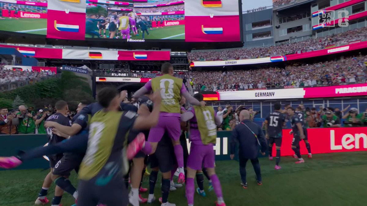 ES LA BOMBA DEL MUNDIAL. ES PARAGUAY HACIENDO HISTORIA. ES LA ALBIRROJA CARGรNDOSE A ALEMANIA, CUATRO VECES CAMPEONA DEL MUNDO ๐ฃ๐ฅ Porque el fรบtbol es maravilloso. Porque en el fรบtbol ocurren historias inolvidables ๐ต๐พ๐ฅน #DAZNMundial #FIFAWorldCup