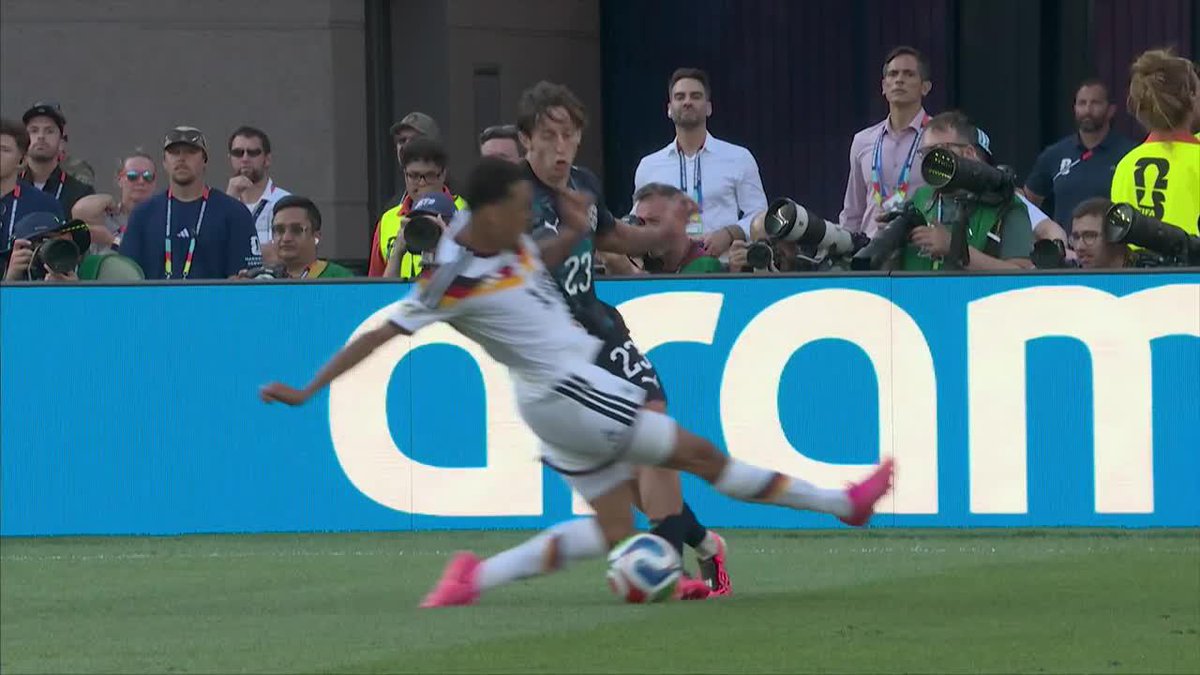 El nível de Matías Galarza Fonda en esta Copa del Mundo es una cosa de LOCOS: ¡El caño que le tiró a Musiala en el segundo tiempo de la prórroga no tiene nombre! ⚽ #ESPNMundial 📺 Mirá los mejores partidos de la #FIFAWorldCup por ESPN, en el Plan Premium de #DisneyPlus