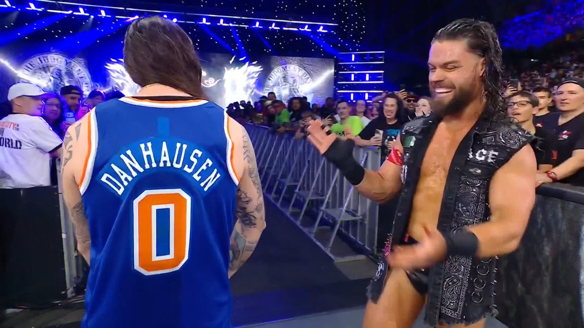 Is that Danhausen's NEW YORK KNICKS jersey?? 😱