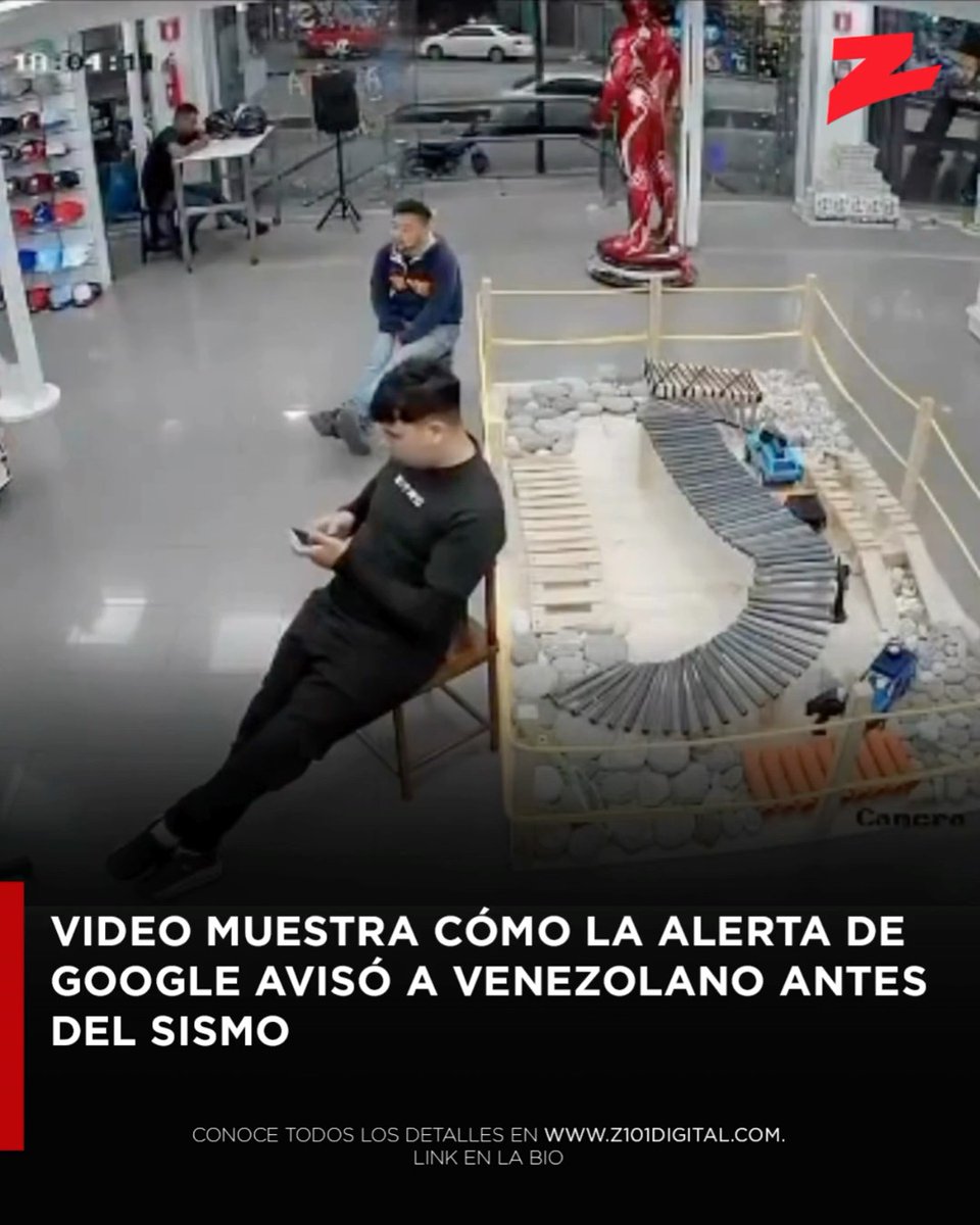 🇻🇪 Venezuela | Un video que circula en redes sociales muestra el momento en que un joven recibe en su teléfono la alerta temprana de terremoto de Google, segundos antes de que el devastador doblete sísmico del 24 de junio sacudiera el país. Las imágenes son otro ejemplo de cómo esta herramienta tecnológica permitió a ciudadanos reaccionar a tiempo y ponerse a salvo antes de que comenzara el movimiento telúrico. El sistema de alerta temprana de Google, disponible en dispositivos Android, detecta las ondas P del sismo, que viajan más rápido que las destructivas ondas S, y envía notificaciones automáticas a los usuarios en la zona de impacto con segundos de anticipación. En el contexto del terremoto de Venezuela, múltiples testimonios y videos han documentado cómo esa ventana de tiempo, aunque breve, marcó la diferencia entre la vida y la muerte para quienes pudieron alejarse de estructuras que luego colapsaron. #Venezuela #Terremoto #Google #AlertaTemprana #TerremotoVenezuela #ZDigital #Z101Digital #Tecnología